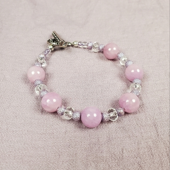 🎉HP~7/28/22🎉🦋 Lavender Purple Beaded Bracelet 🦋1/$14~2/$24~3/$30🦋 - Picture 2 of 6